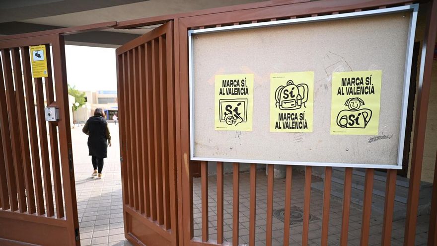 Educación comunica a las zonas castellanoparlantes que no creará líneas en valenciano aunque lo votaran las familias