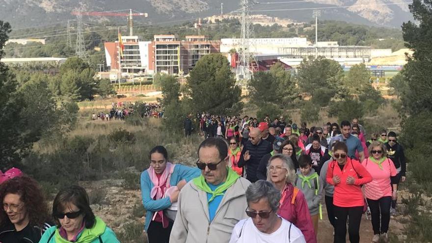 Más de 5.000 personas marchan a favor de la lucha contra el cáncer en La Nucía