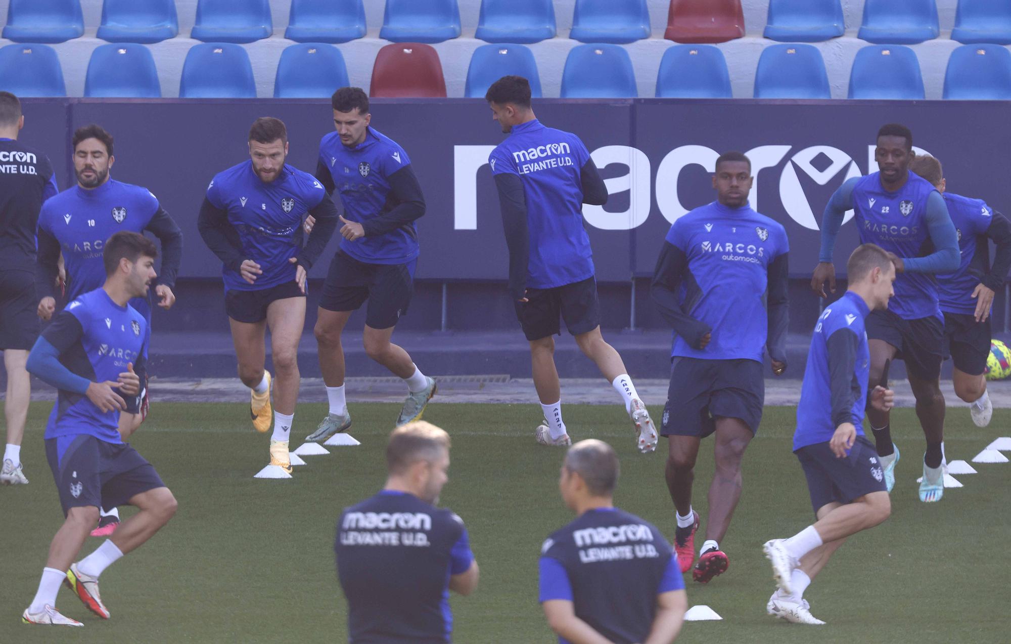 Sesión de entrenamiento del Levante UD