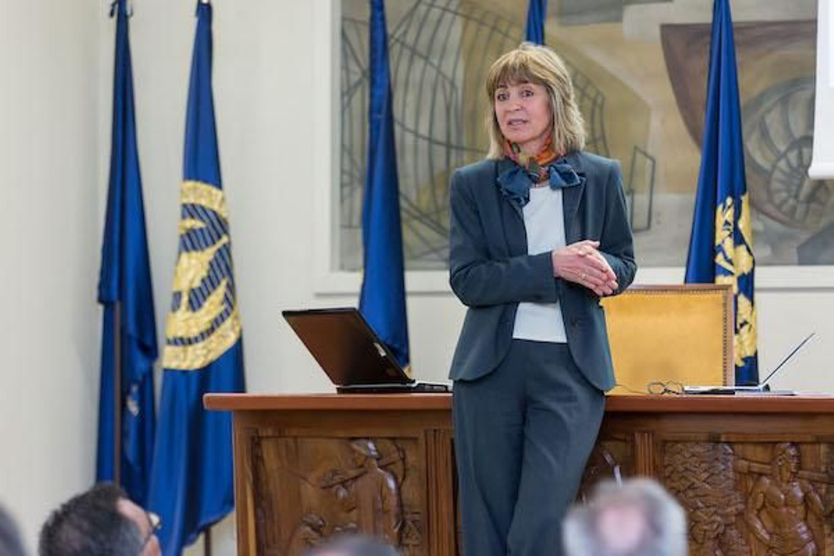 Teresa Busto, dando una charla en el V Congreso de Industria Aeroespacial