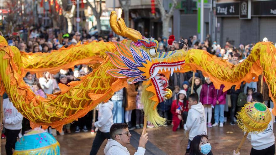 Tanzende Drachen: So bunt feiert Palma de Mallorca das chinesische Neujahrsfest