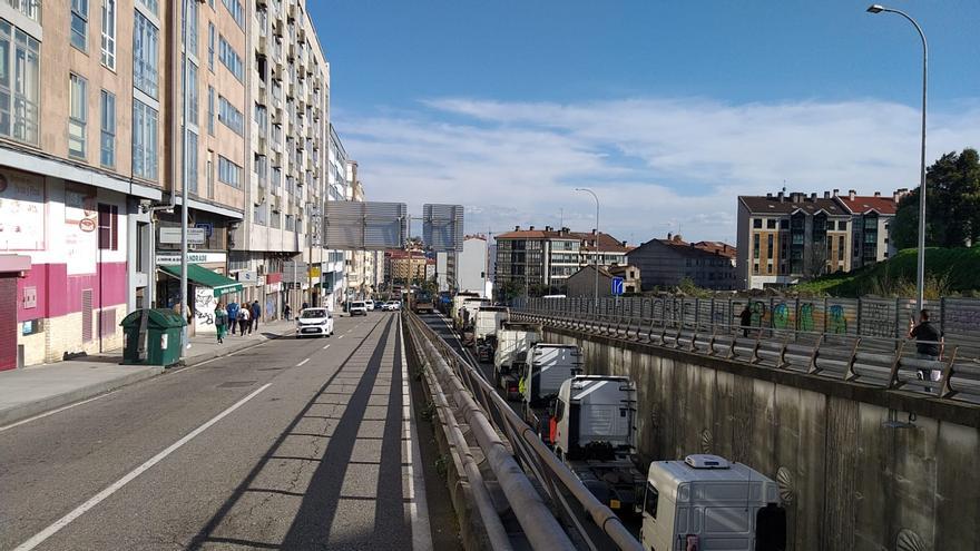 Día 11 del paro del transporte en Galicia: desfile de tractores en Santiago, marcha a pie en Lugo y caravana entre Tui y Vigo