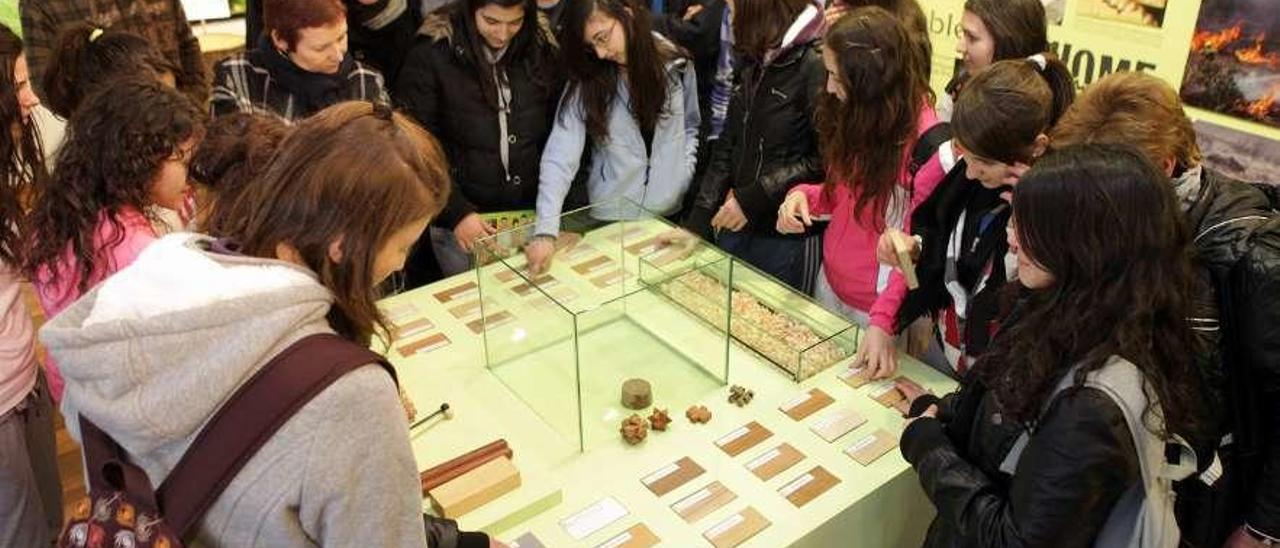 Imagen de archivo de estudiantes en una visita al Museo do Moble e da Madeira. // Bernabé/Luismy