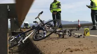 Muere un ciclista en un atropello en la SE-9025 en Alcalá del Río