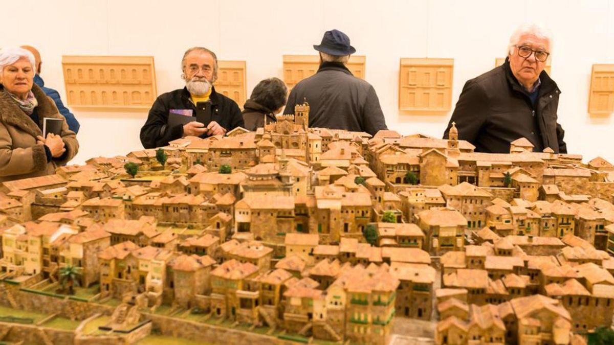 Exposición «A fermosura do pequeno» en Tui.