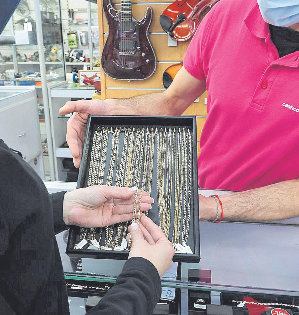 Artículos de joyería de segunda mano.