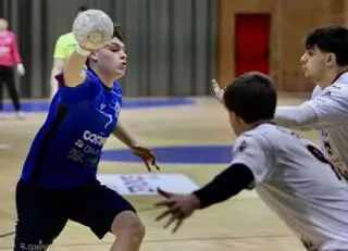 El Confía Base Oviedo de balonmano sigue sumando para la salvación (28-28)