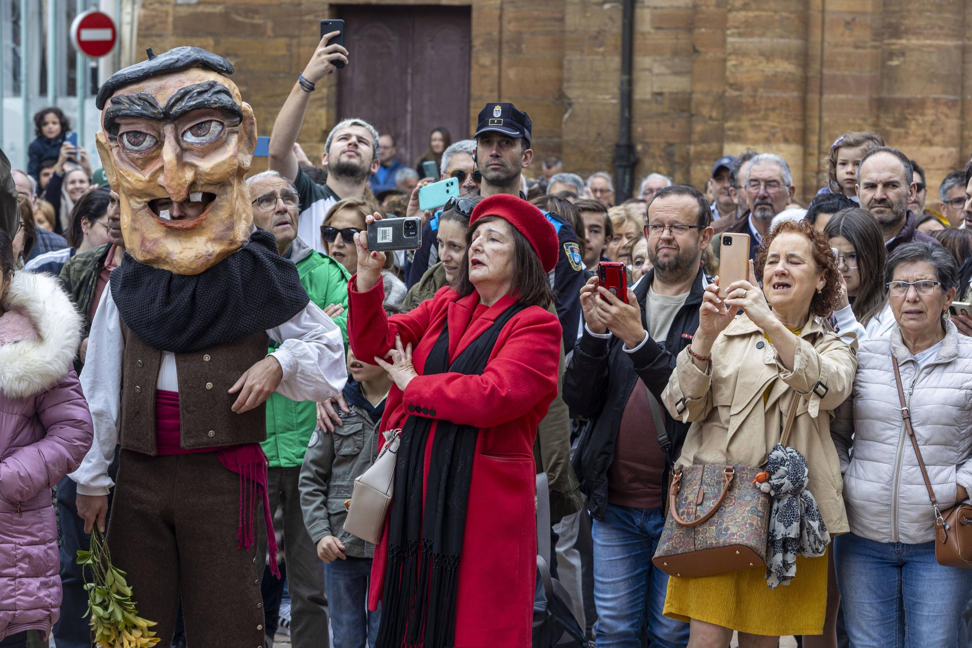 En imágenes | Cabalgata del Heraldo por las calles de Oviedo