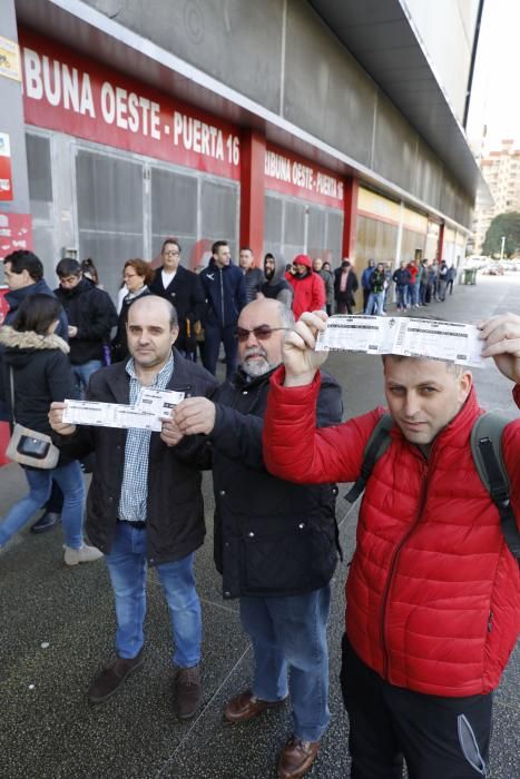 Colas en El Molinón para las entradas del derbi