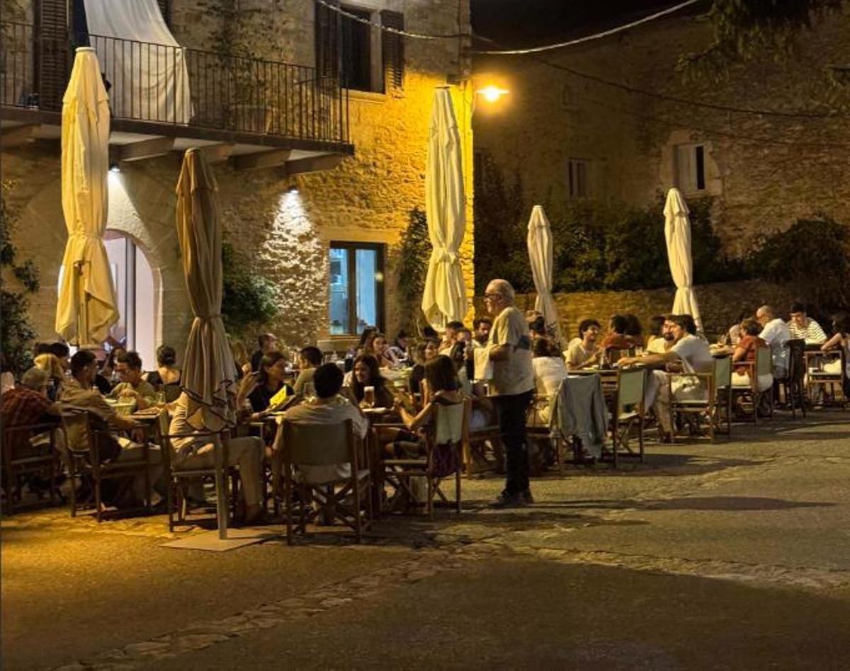 La terrassa de Pizzabar, a Sant Feliu de Boada.