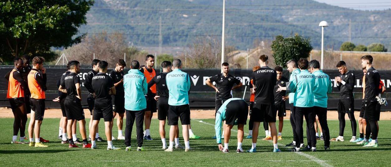 Entrenamiento del Castellón en Marina d'Or, a las órdenes de Alejandro Jiménez, Jim.