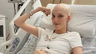 Las redes se vuelcan con Elena Huelva, la joven 'influencer' aquejada de un sarcoma de Ewing