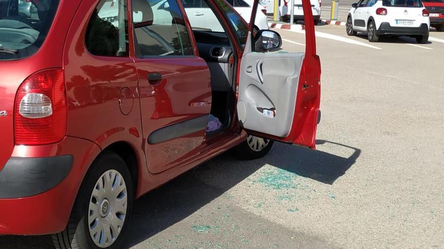 Revientan el cristal del coche de Paula Rotger &quot;por hablar mal de España&quot;