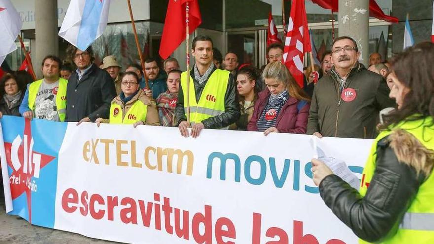 Una de las protestas de los trabajadores de Extel en A Coruña contra los &quot;abusos&quot; de la empresa.