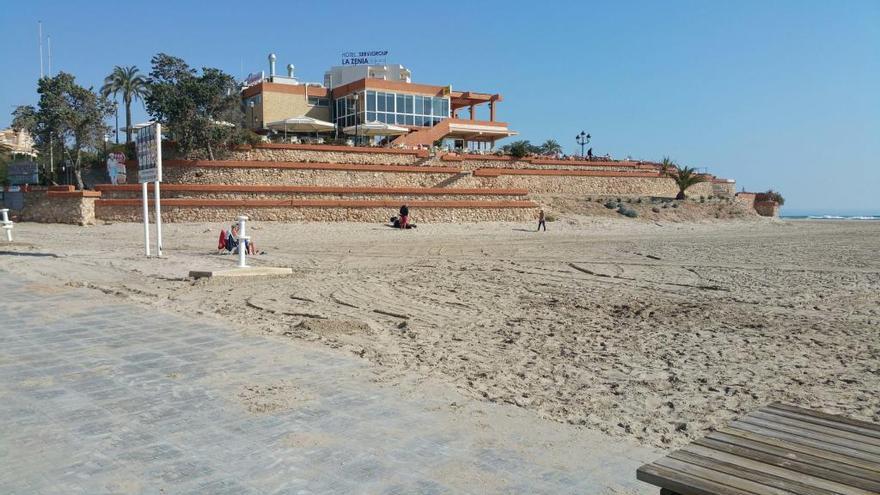 Playa de Cala Bosque, en La Zenia, donde se produjo el fatal suceso el martes.