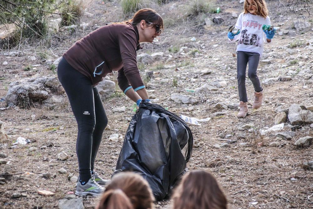 Voluntarios recogen 10 toneladas de basura de la s