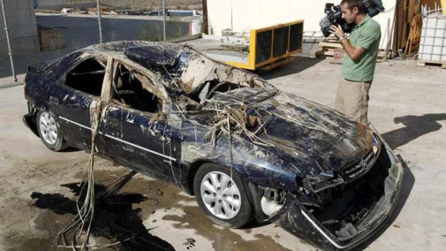 Tres menores y un joven mueren al caer su coche a una acequia en Tudela