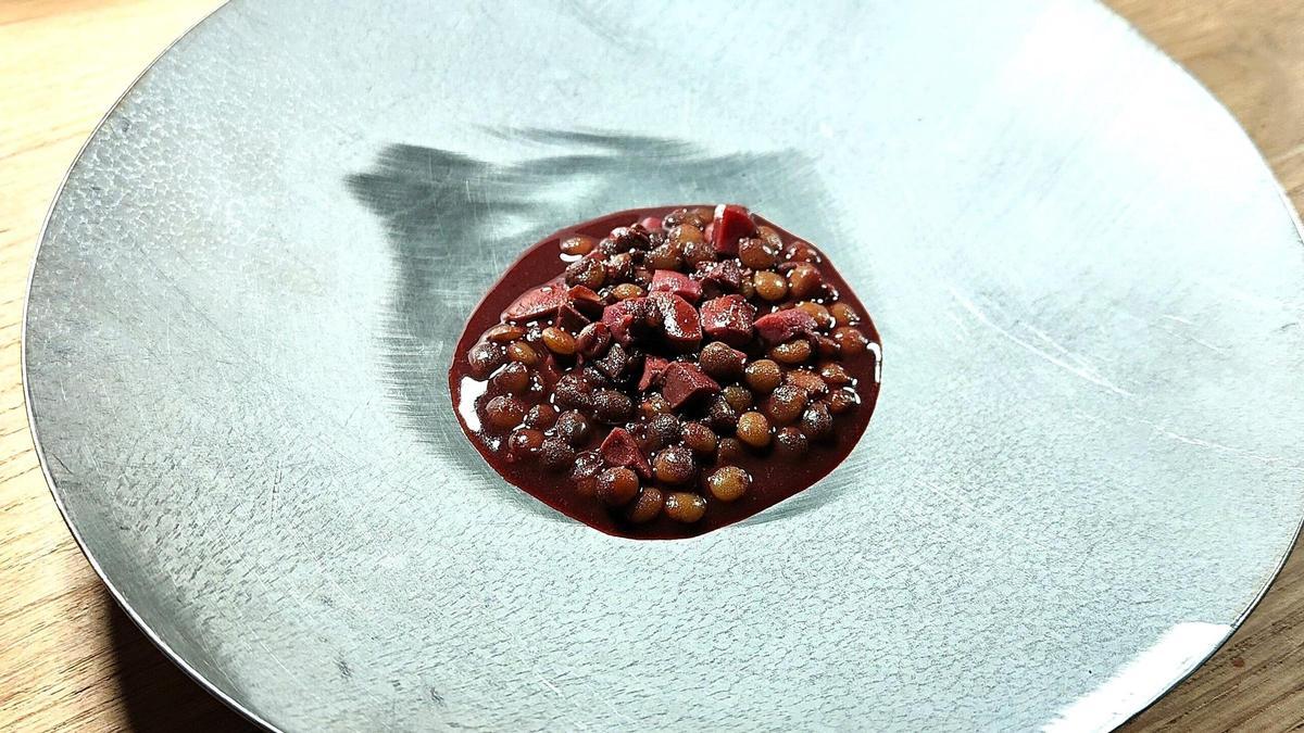 Las lentejas con sangre y corazón de Bakea.