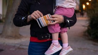 Más de 20.000 niños canarios carecen de ropa y zapatos nuevos