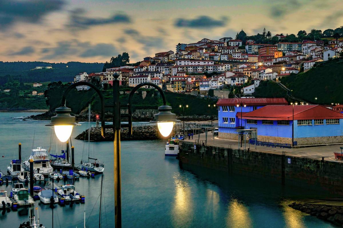 La localidad asturiana de Colunga es una de las 60 concesiones de iluminación de Hispaled.