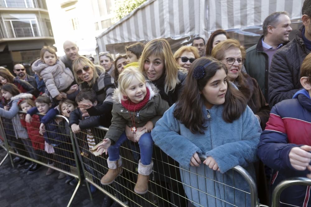 Los Reyes Magos llegan a Murcia repartiendo Roscón