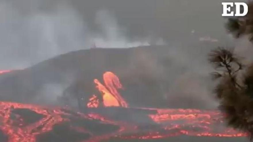 Así fluye la lava de la nueva fisura abierta en el volcán de La Palma