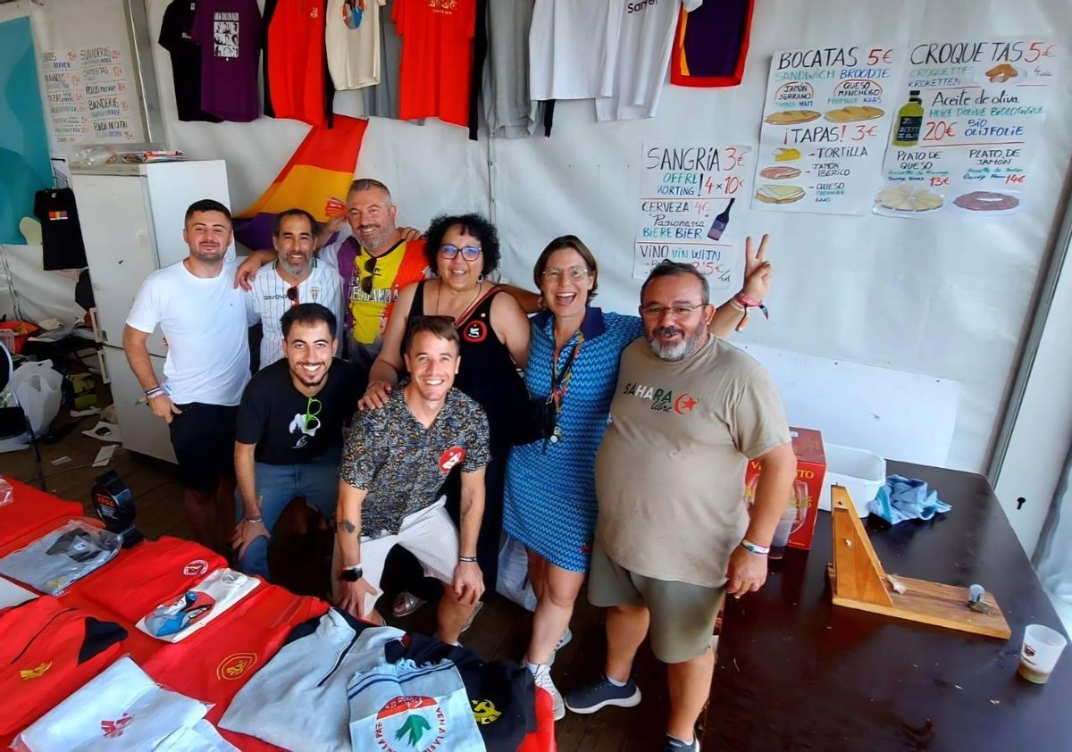 Juan Hidalgo, junto a sus compañeros en la Festa do Avante, el verano pasado en Portugal.