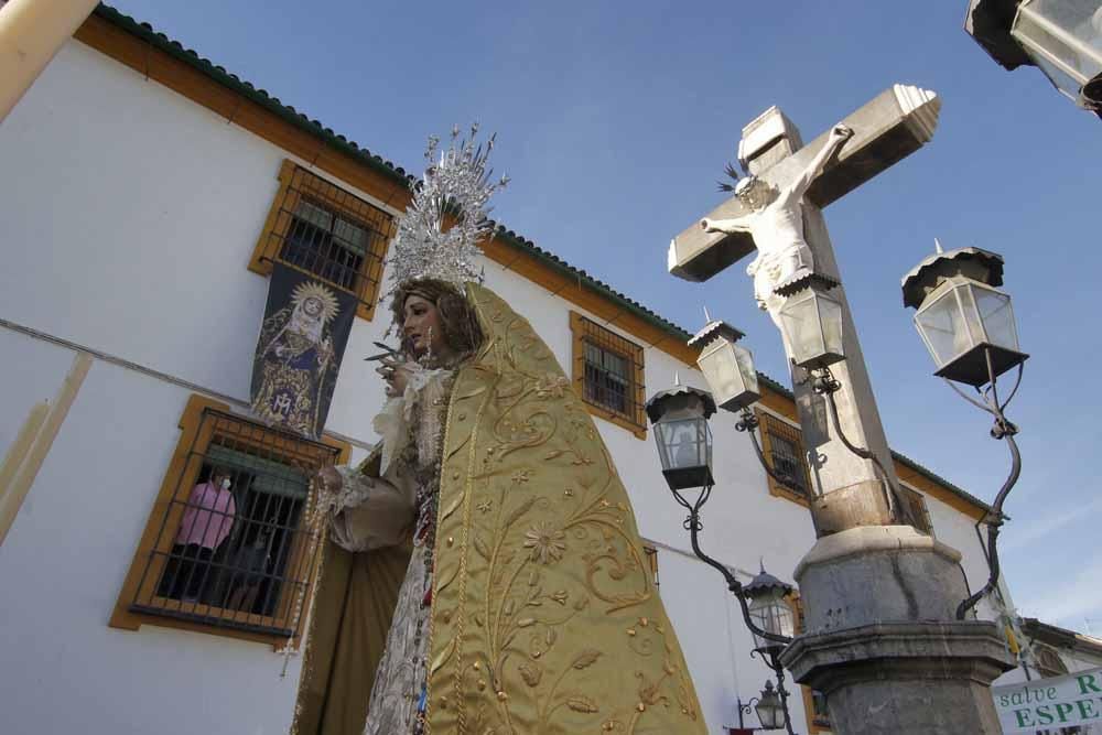 La Virgen de la Paz vuelve a su plaza de Capuchinos