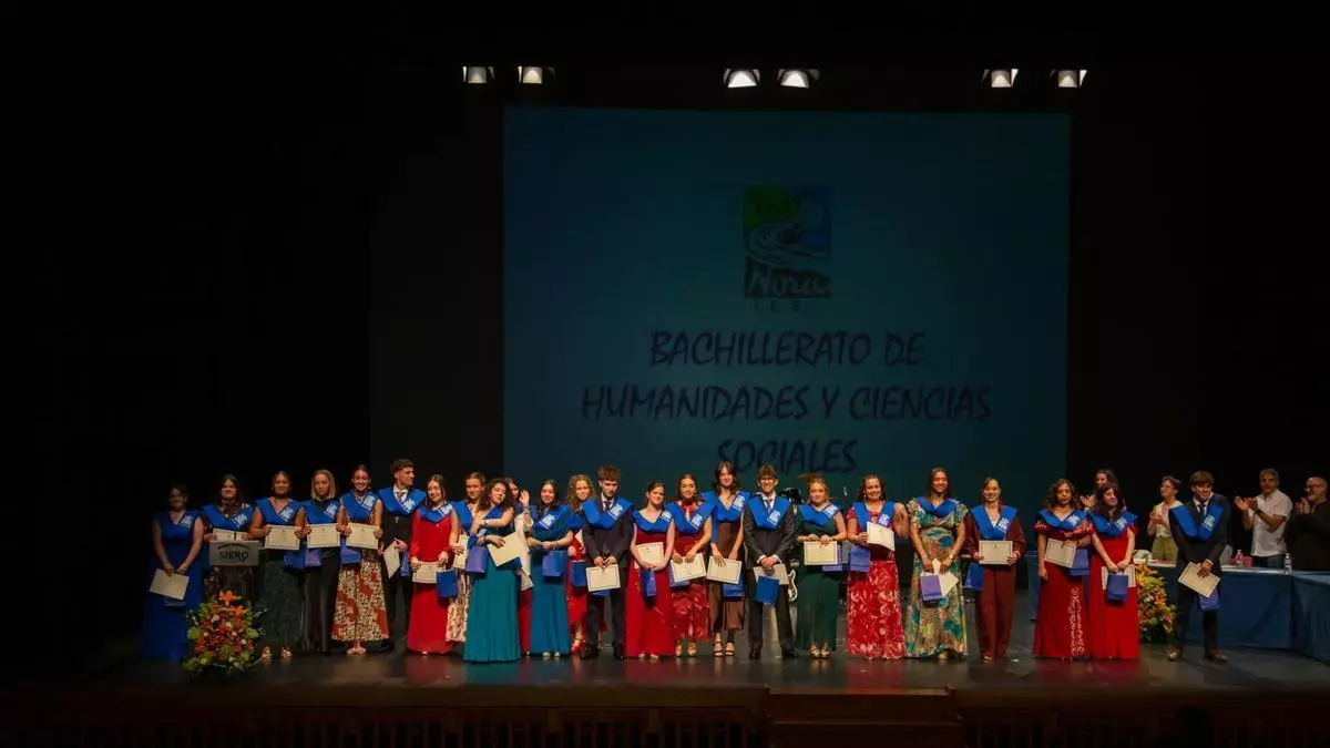El IES Río Nora celebra la graduación de 58 alumnos de Segundo de Bachillerato: “En un mundo cada vez más competitivo, no olvidéis el valor de la empatía y de la honestidad”