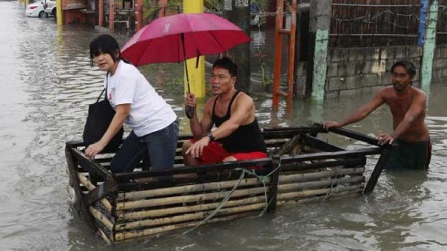 Continúan los rescates en Manila