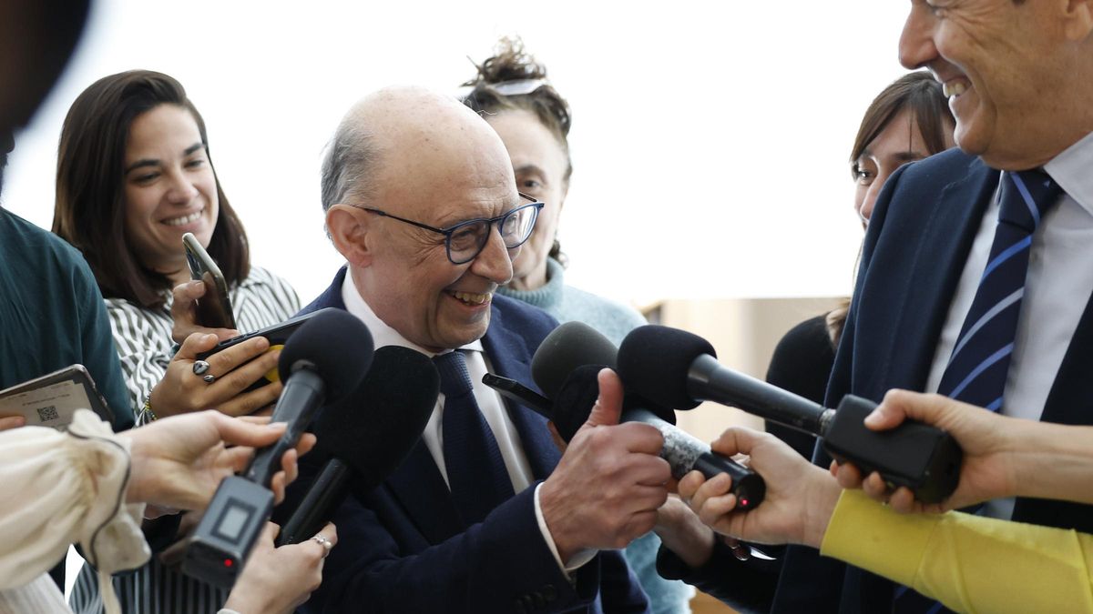El juez ha ordenado investigar 321 cuentas de los imputados en la trama Montoro