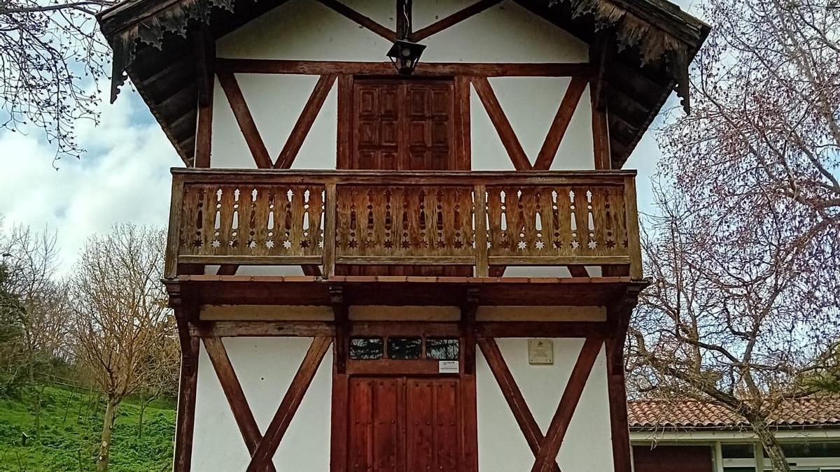 Valorio tiene una casa a su entrada, ¿sabes que pertenecía al Guarda del bosque?