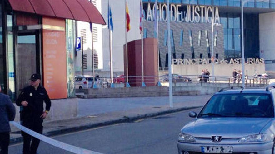 Exterior del Palacio de Justicia de Gijón.