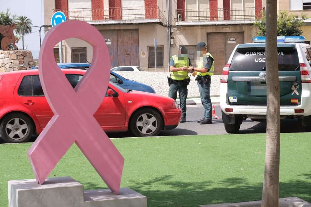 Despliegue de la Guardia Civil en el barrio del Rincón de Redován para poner coto a la venta al menudeo de droga