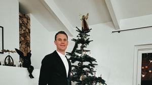 Manuel Neuer, con su árbol de Navidad