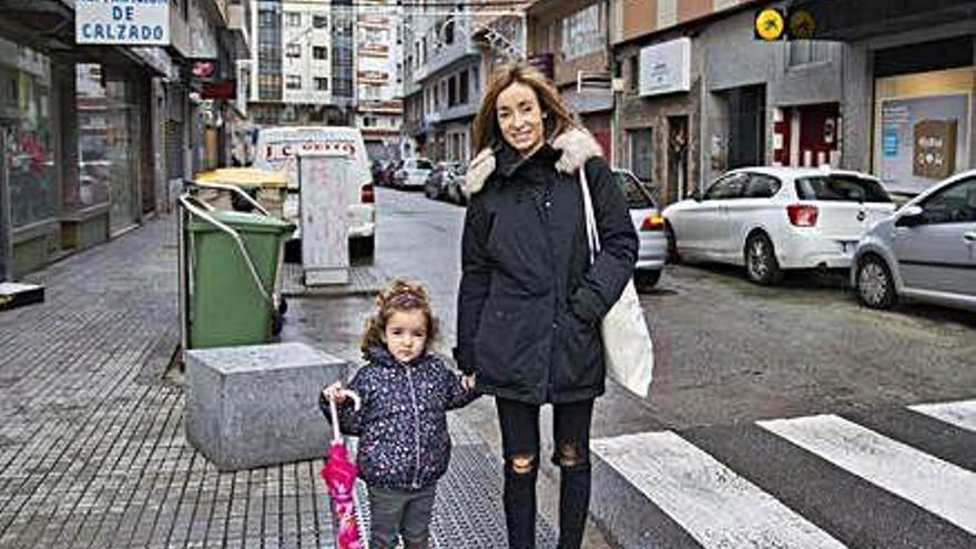 Patricia Abad en la calle Corcubión, en el Agra del Orzán.