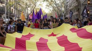 Cientos de personas participan en la manifestación de la izquierda independentista en Barcelona con motivo de la Diada del 11 de septiembre.