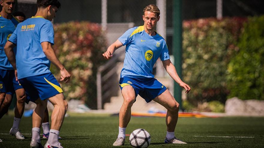 De Jong se entrena con normalidad y podría entrar en la convocatoria para el derbi