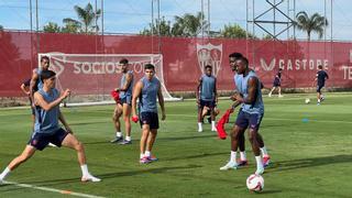 Acuña entrena con el Sevilla mientras cierra su salida a River Plate en una sesión en la que vuelve Lokonga