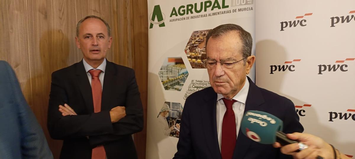 José García Gómez, presidente de Agrupal, este martes en la presentación del informe de PWC en Murcia.
