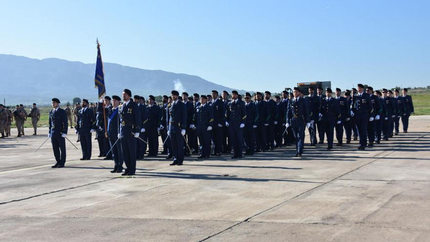 El acto celebrado ayer en la Base Aérea de Alcantarilla arrancó con la entrada de la formación militar.