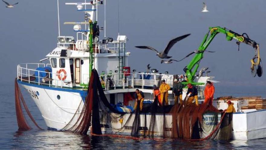 El Gobierno reduce las tripulaciones mínimas de seguridad de los pesqueros