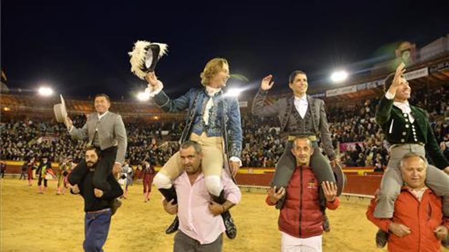 Triunfal tarde de rejones en la plaza de Castellón con todos a hombros