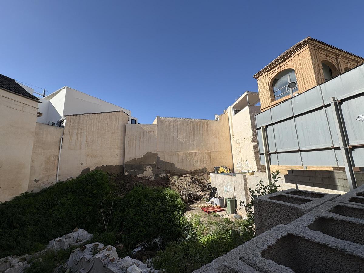 La maquinaria pesada vuelve a la parcerla donde irá el futuro Centro Cultural Sefardí.