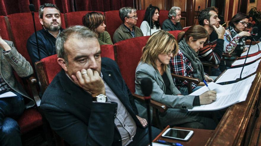 Los concejales del PSOE y Guanyar en el transcurso del pleno