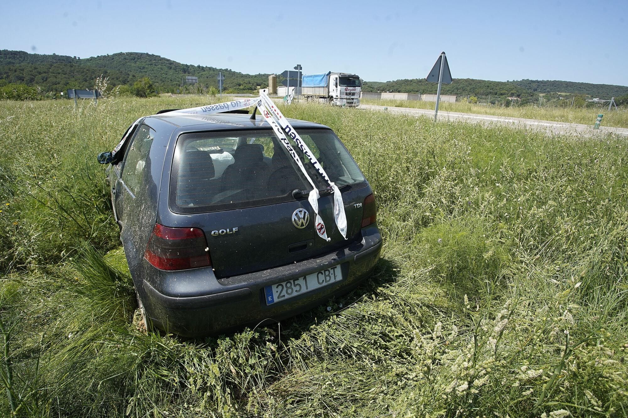 Persecució policial d'un conductor begut que se salta un control a Pontós i que s'accidenta a Medinyà
