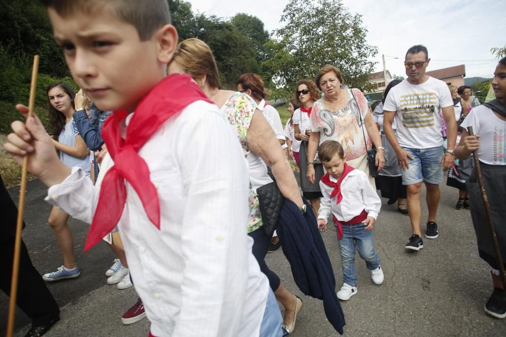 Procesión a la ermita de San Justo y Pastor