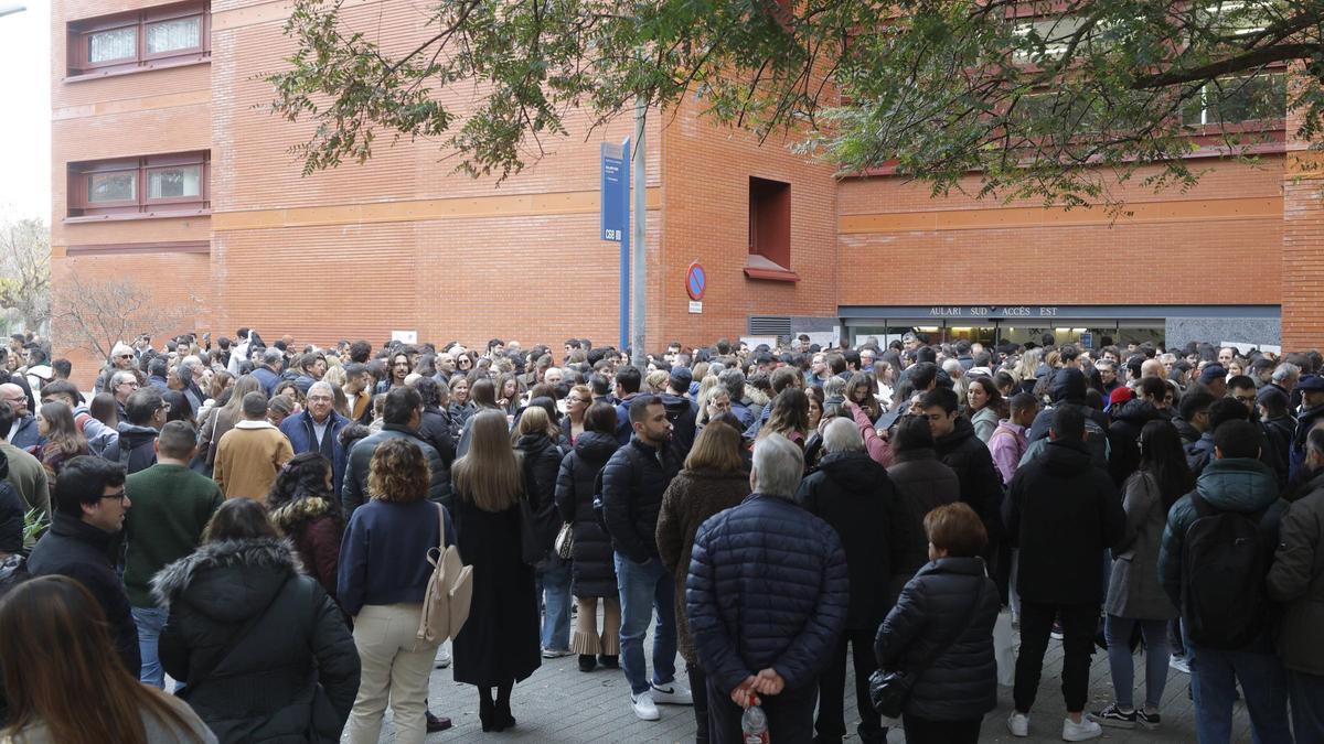 Miles de aspirantes se examinan de las pruebas MIR en València