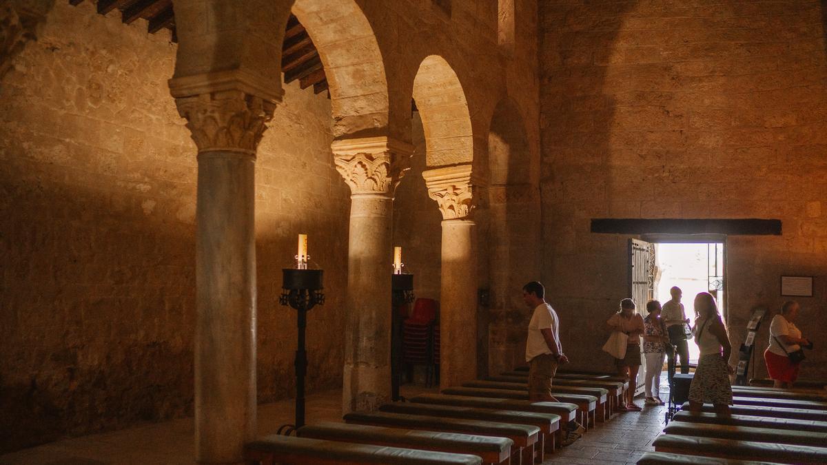 Vista del interior de la Basílica de San Juan de Baños de Cerrato, la más antigua de España.