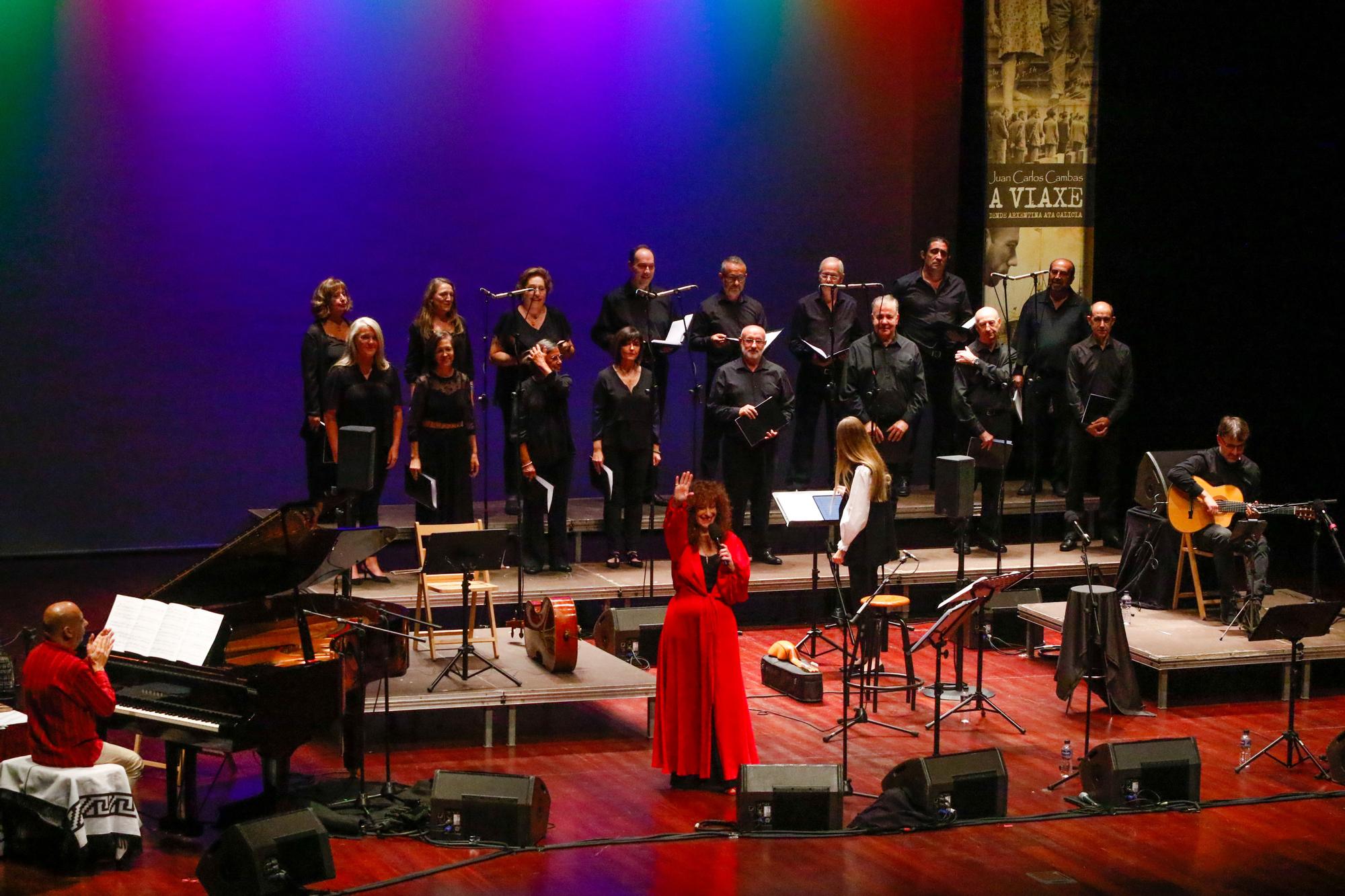 Vilagarcía aplaude el estreno del homenaje a la emigración de Juan Carlos Cambas